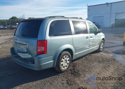 2010 Chrysler Town & Country Lx z USA, uszkodzony, nr VIN 2A4RR4DE6AR309676